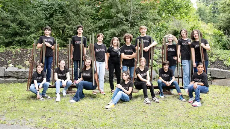 Mosaic Youth Chorus outdoor group shot